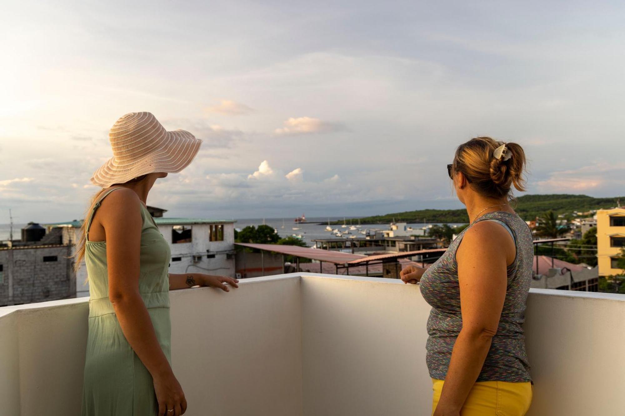 Galapagos Planet Hotel Пуерто Бакерисо Морено Екстериор снимка